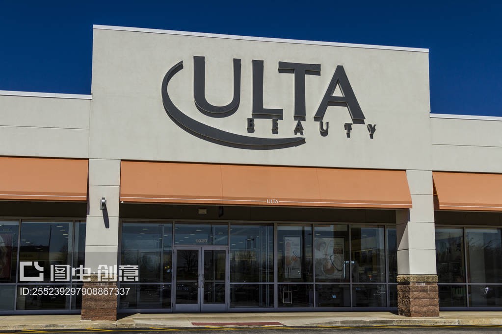 Muncie-Circa 2017年3月: Ulta Salon,化妆品和香水零售地点。Ulta提供美容产品和沙龙IXMuncie - Circa March 2017: Ulta Salon, Cosmetics & Fragrance Retail Location. Ulta Provides Beauty Products and a Salon IX